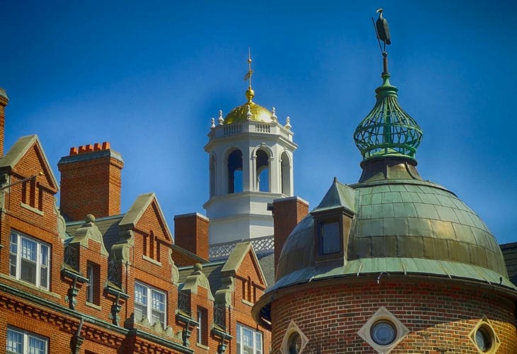 Трамп ограничил въезд в США для иностранцев, которые хотят учиться в Гарварде гарвард