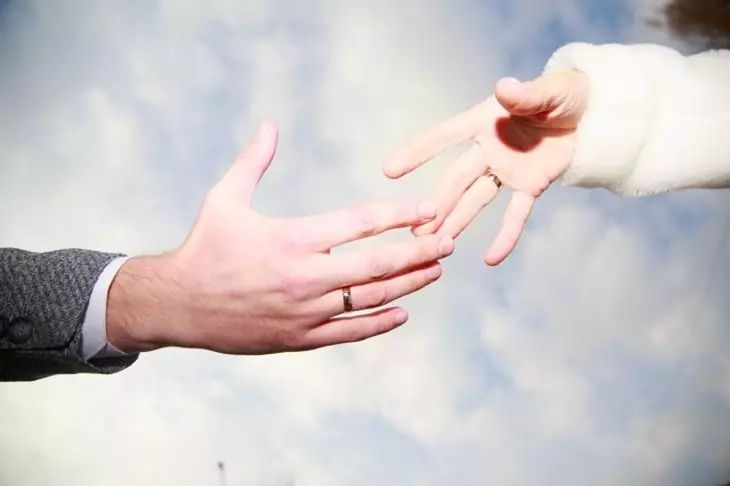 Одна причина, которая рушит брак: уберите ее, пока не поздно руки