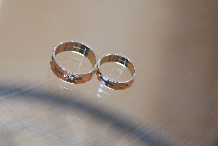 Ее мама разводится, а она боится потерять покой: откровения дочери кольца