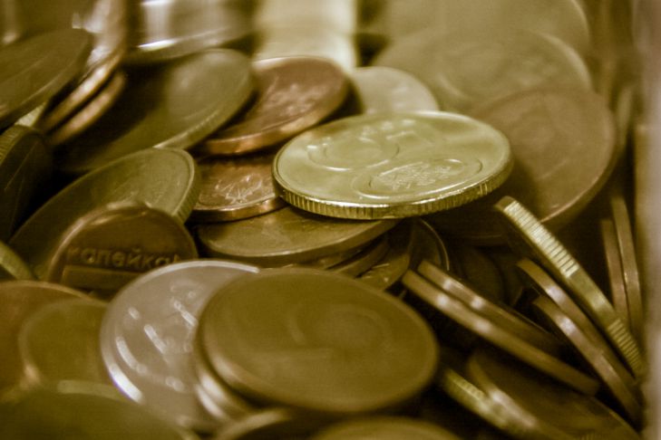 Потеряли мелочь? Вот как найти ее за 30 секунд с помощью кубика льда монеты