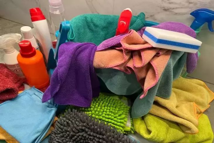 Освежает, а не травит: чем заменить магазинный освежитель воздуха, чтобы не болела голова тряпка