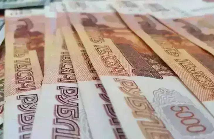 Назван нежелательный для экономики РФ курс доллара рубль