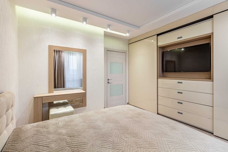 Почему встроенная мебель в нишу: лучшее решение для малогабаритных квартир комната