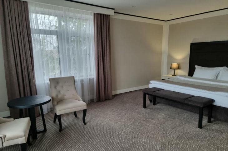 Что будет, если постоянно спать на морозном воздухе: скрытые угрозы и доказанные преимущества комната