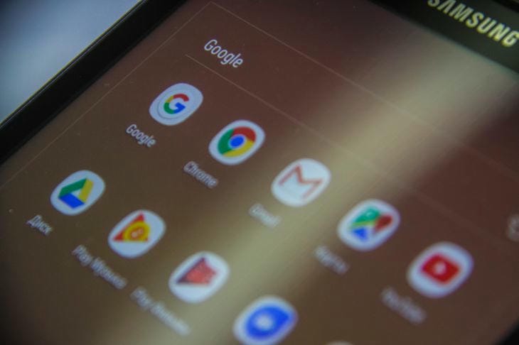 Почему в соцсетях меньше помогают: как эффект свидетеля снижает вероятность отклика телефон