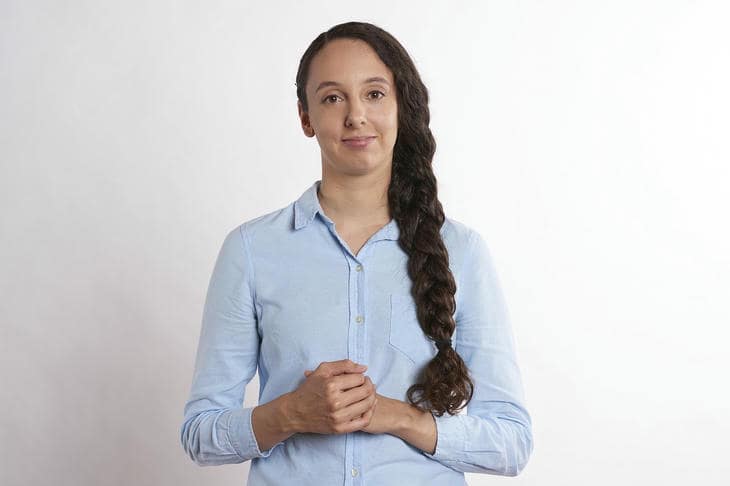 Как успокоить нервную систему за 60 секунд: техника квадратного дыхания для моментальной релаксации девушка