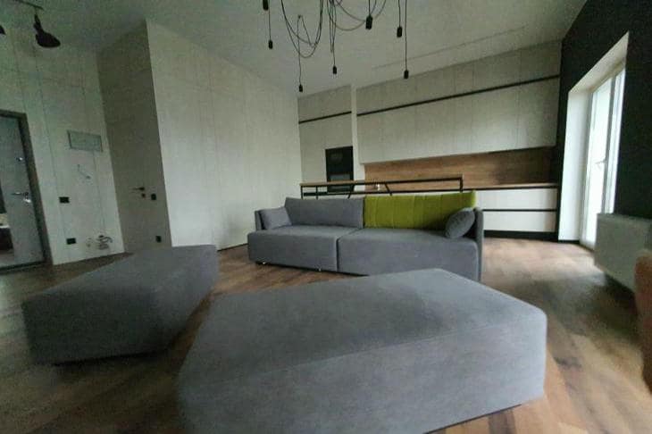 Почему идеальный ремонт выглядит бездушным: как личные вещи превращают квартиру в дом комната