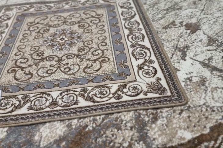 Зачем в гостиной с минималистичным ремонтом нужен пушистый ковер: как мягкость меняет восприятие пространства ковер