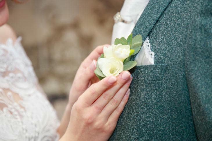 Почему важно перестать жаловаться на супруга родителям: как это меняет динамику отношений руки