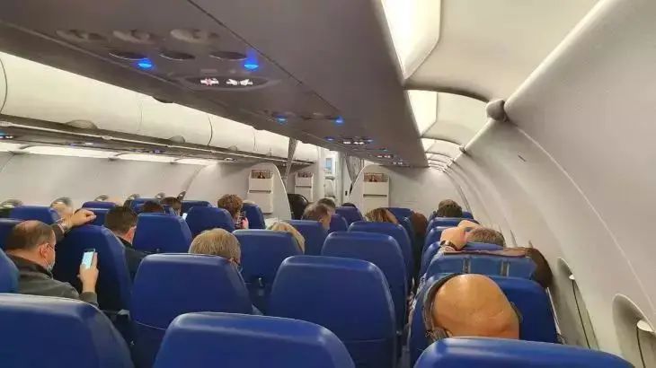 В США рейс задержали на 4 часа из-за драки двух бортпроводниц самолет