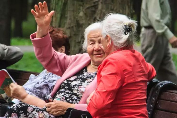 Женщина взяла родителей к себе: почему забота обернулась усталостью и злостью женщина