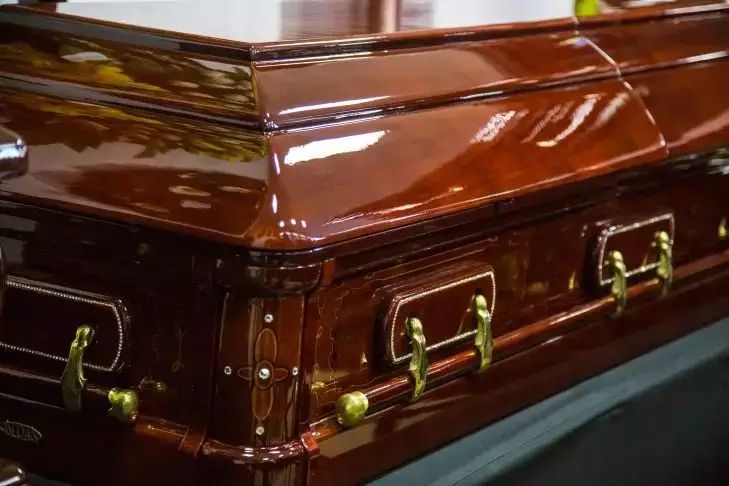 В Таиланде 65-летняя женщина ожила в гробу: спасли за минуты до кремации гроб