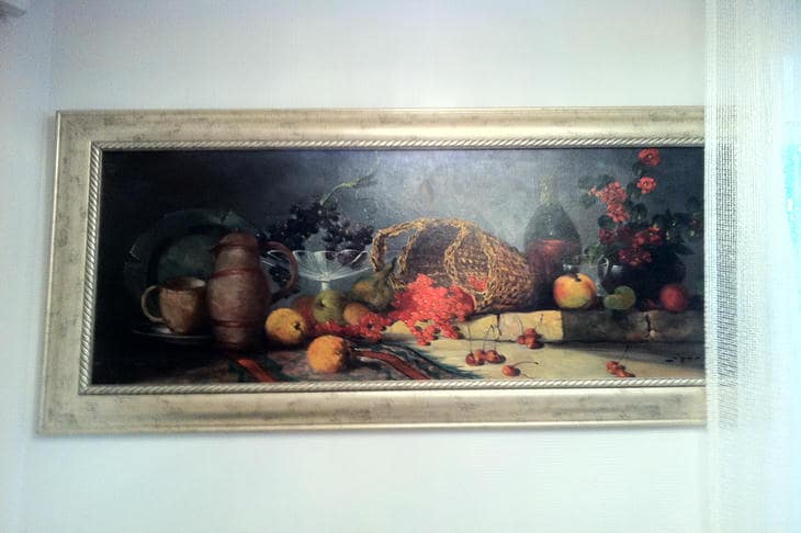 Картины на уровне пола: искусство, которое заставляет увидеть по-новому картина