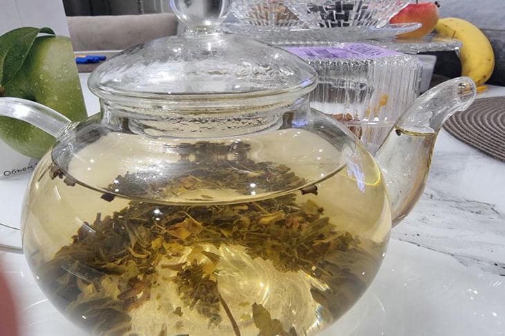 Что будет, если дать вторую жизнь спитому чаю: тёмный настой с секретами чистильщика чай