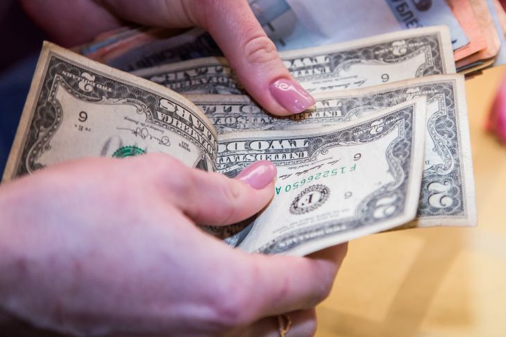 Почему зарплата остаётся низкой: ошибки, которые мешают вам зарабатывать больше деньги