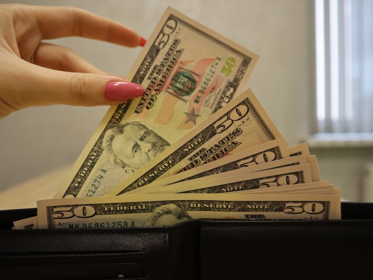 Что рушит карьерные мечты: ошибки в просьбе о зарплате, которых никто не прощает деньги