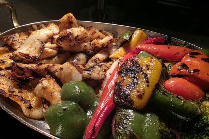 Что скрывает ваш ночной жор: путаница в мозге, когда усталость маскируется под голод еда