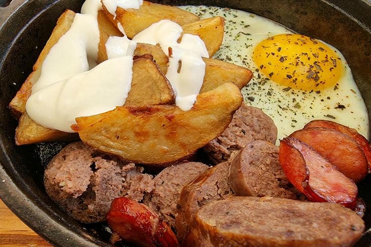 Для чего нужно есть как гурман, а не как грузчик: искусство медленного приема пищи, которое меняет всё еда