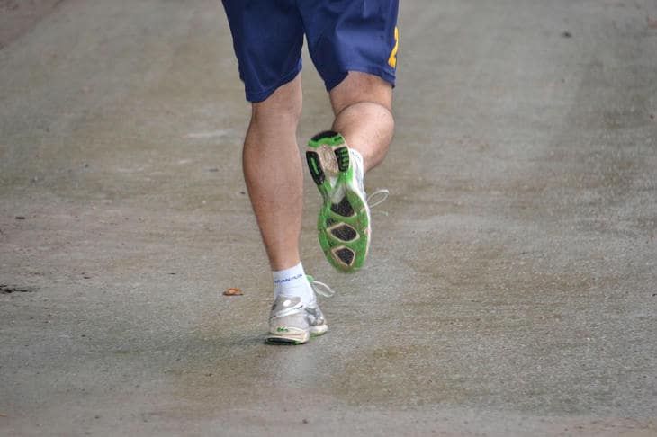 Зачем стоять на одной ноге: нелепое упражнение с серьёзными последствиями нога