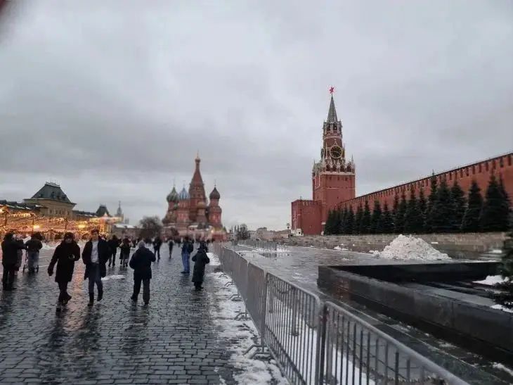 Синоптик рассказал о погоде в Москве в новогоднюю ночь: до минус 13 и сугробы выше нормы погода