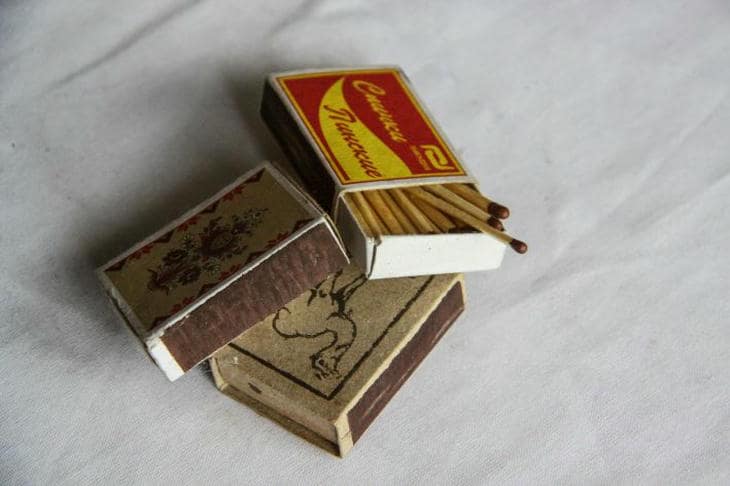 Зачем держать в доме коробок спичек без серы: огонь, который не горит, но работает спички