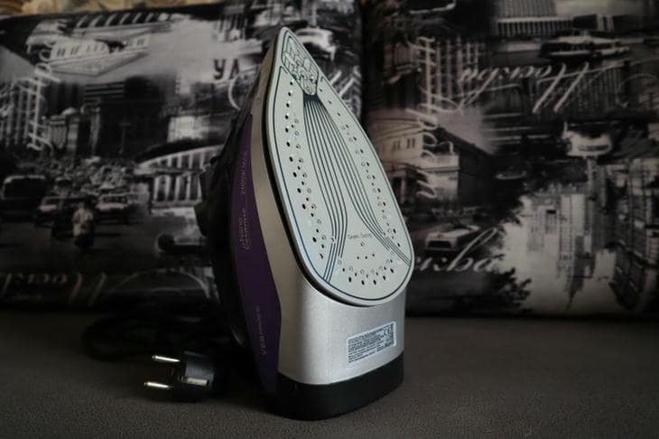 Как уксус спасает утюг от жажды: химия против каменной болезни утюг