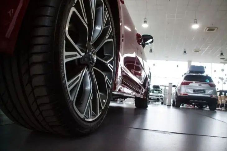 В России с 9 января начнут штрафовать за тонировку: запрет коснется любых машин, даже временно ввезенных автомобиль