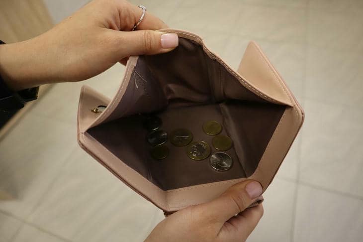 Почему поход в супермаркет с пустым животом высасывает из кошелька на 40% больше: гормон, который отключает рациональность деньги