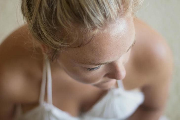 Почему ваша кожа — лучший диетолог: как лицо выдает ваши пищевые привычки девушка