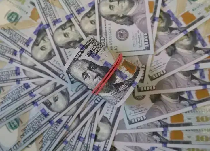 США заморозили финансовые активы России на сумму до 5 млрд долларов доллар