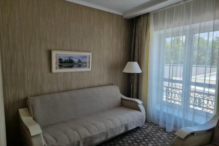 Незаконный серпентарий: что нашли прокуроры в квартире, где школьницу укусила ядовитая змея квартира