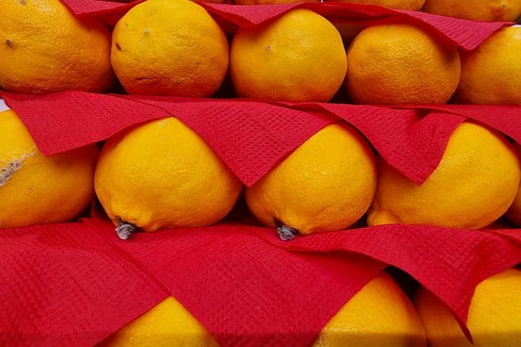 Зачем лимону нужно растительное масло: трюк супермаркетов для трёхмесячной свежести лимон