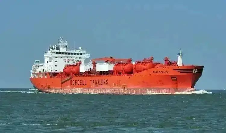 Макрон: Франция задержала в Средиземном море танкер из России танкер