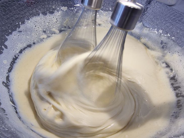 Что будет, если перестать добавлять муку в заварной крем: эксперимент над классикой крем