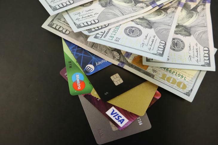 Что будет, если перестать покупать вещи сразу: финансовая грамотность для ленивых деньги