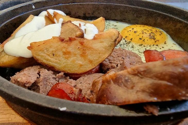 Почему мы срываемся на вредную еду: психология пищевого поведения еда