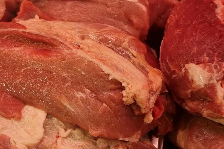 Почему мясо при тушении становится жестким, а не мягким: химия, которая работает против нас еда