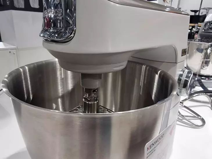 Россиян предупредили о штрафах за шум от миксера или кухонного комбайна техника