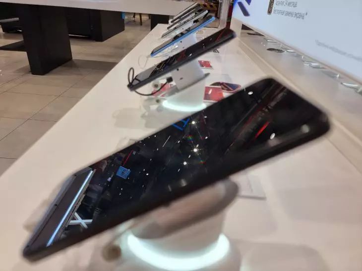 Без MagSafe: Samsung объяснила причину отсутствия магнитов в Galaxy S26 телефон