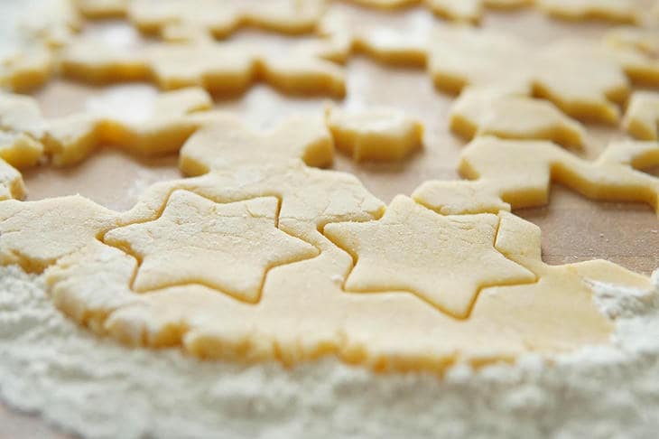 Зачем добавлять лимонную кислоту в тесто для печенья: кондитеры раскрыли хитрость тесто