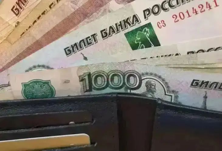 Стала вести бюджет в приложении и перестала доверять мужу: почему учет каждой копейки разрушил отношения деньги