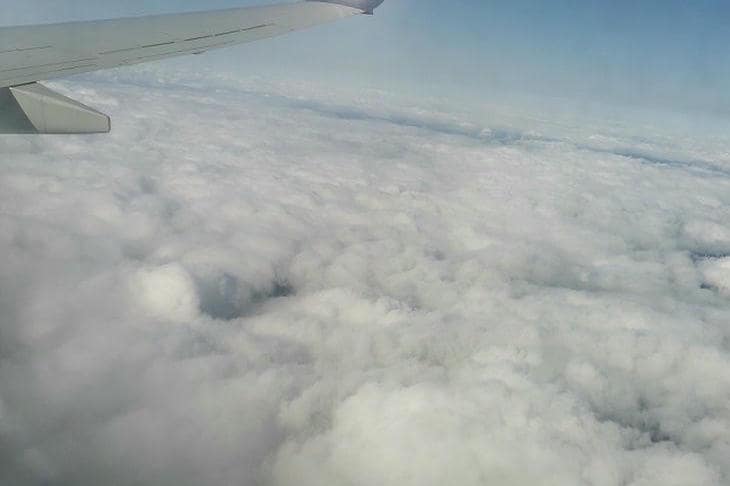 «Аэрофлот» продлил отмену рейсов в ОАЭ: региональные направления закрыты до 8 марта самолет