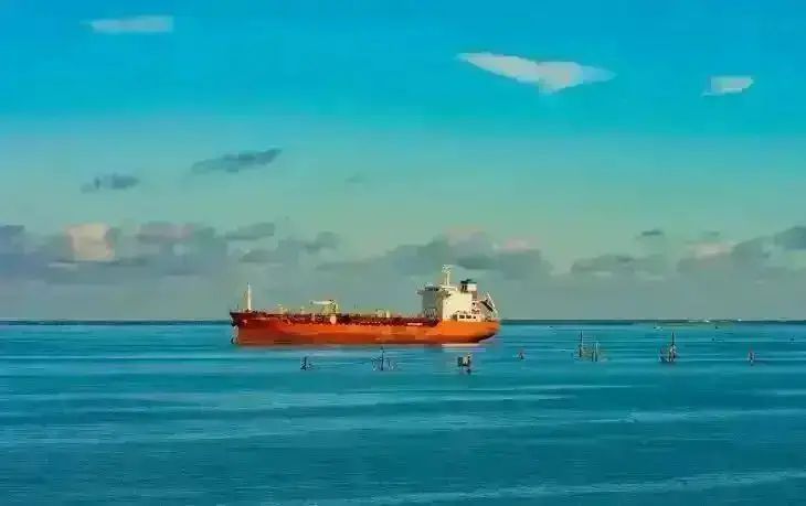 Плавающие мины на маршрутах: Иран пригрозил заминировать все пути в Персидском заливе танкер