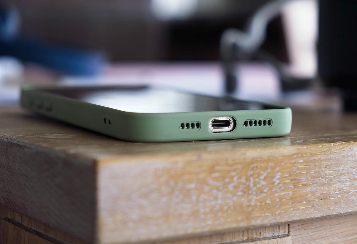 Telegram начал предупреждать о рисках при использовании сторонних клиентов телефон