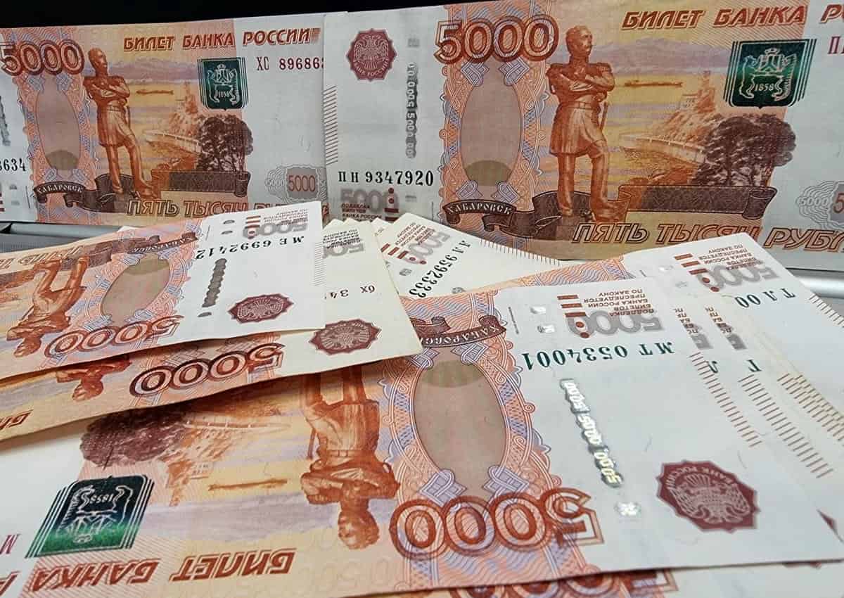 Лера Кудрявцева рассказала, как карманник украл у неё 20 тысяч евро в отеле в Дюссельдорфе российский рубль