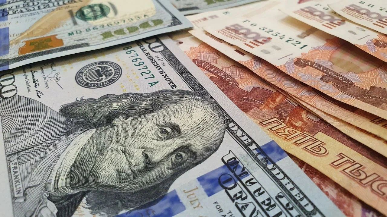 Хранить сбережения в наличных долларах стало невыгодно долларовая банкнота