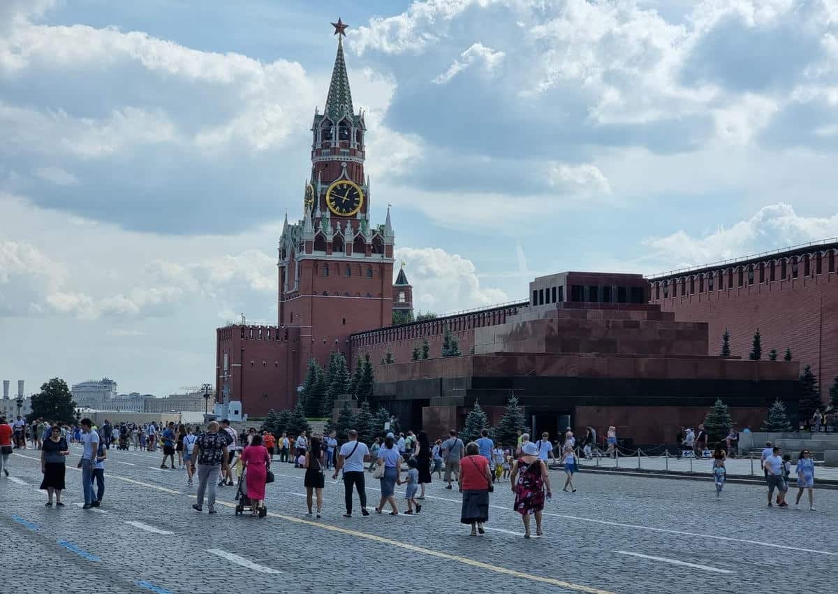 МЧС предупредило москвичей о 32-градусной жаре с 18 по 22 мая город Москва