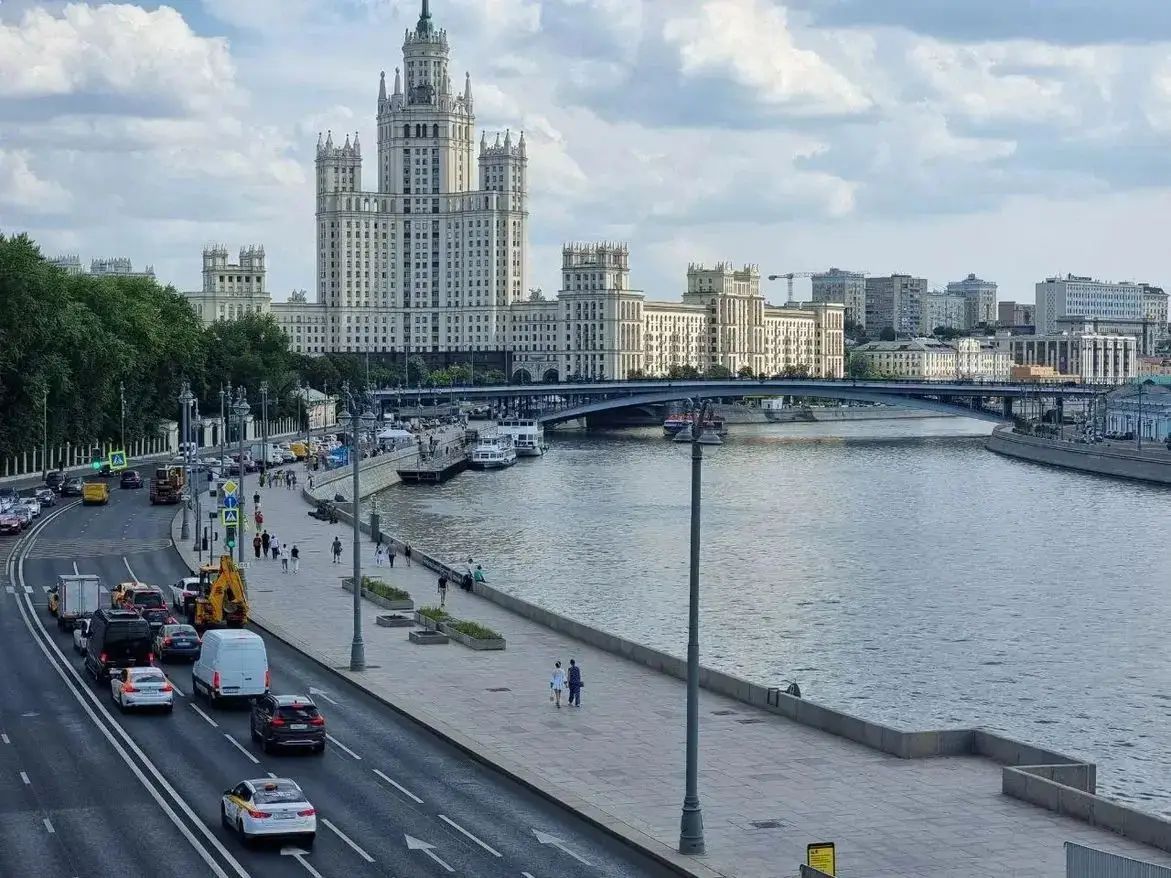 Москвичам в понедельник обещают дожди и комфортные 20 градусов тепла улица Москвы