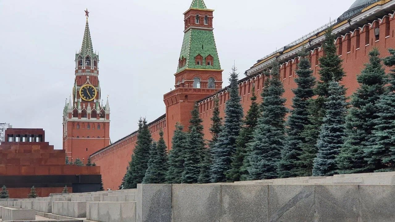 Новости сегодня за 25 мая 2026 года: Visa и Mastercard должны уйти с рынка России, четыре условия для стимулирования экономики и задержание митрополита РПЦ в Чехии Красная площадь