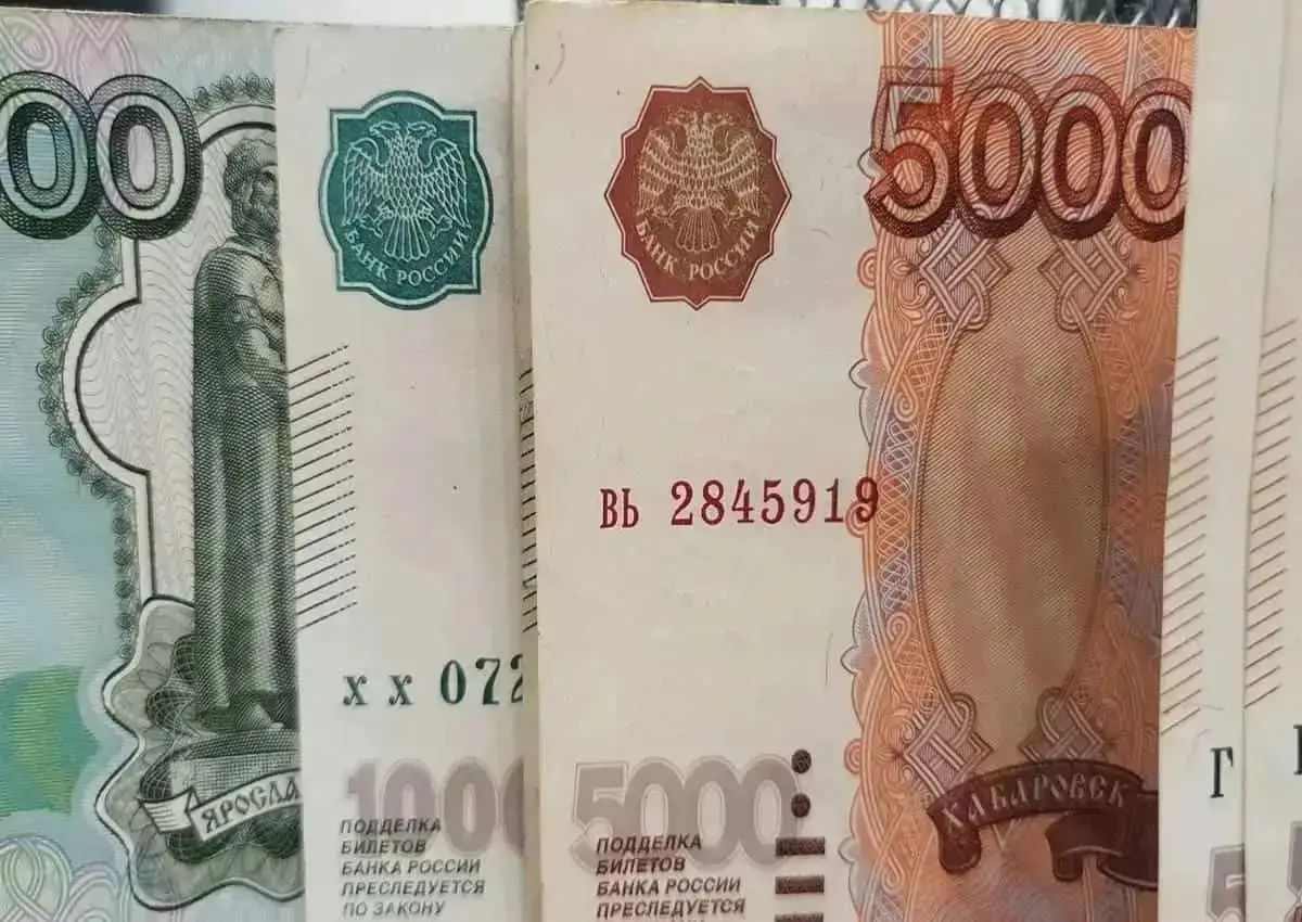 Оплата постфактум: Минтранс предложил новый порядок расчетов за парковку российский рубль